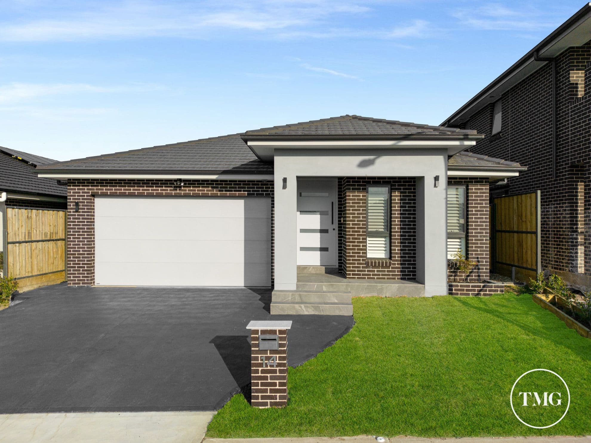 14 Rosslyn Drive, Claymore NSW 2559, Claymore - Image 1