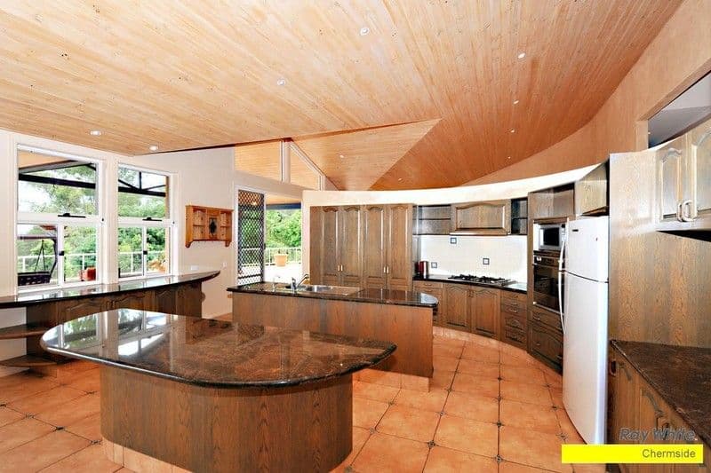 95 Priestley Road, BRIDGEMAN DOWNS QLD 4035, Bridgeman Downs - Thumbnail 4