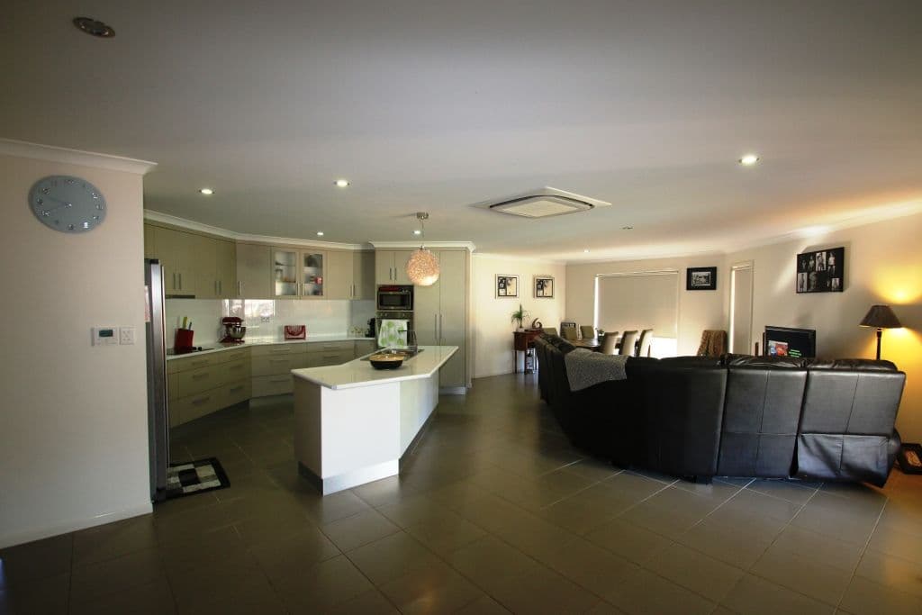 54 Kelvin Street, MONTO QLD 4630, Monto - Thumbnail 5