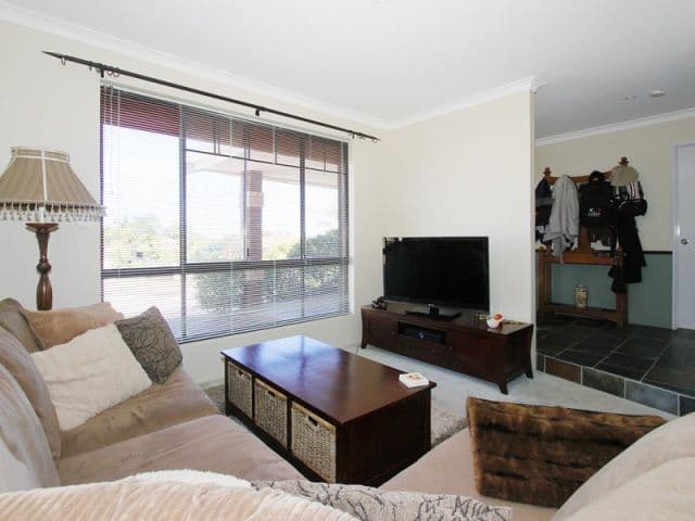 6 Lind Place, Caroline Springs, VIC, 3023, Caroline Springs - Thumbnail 3
