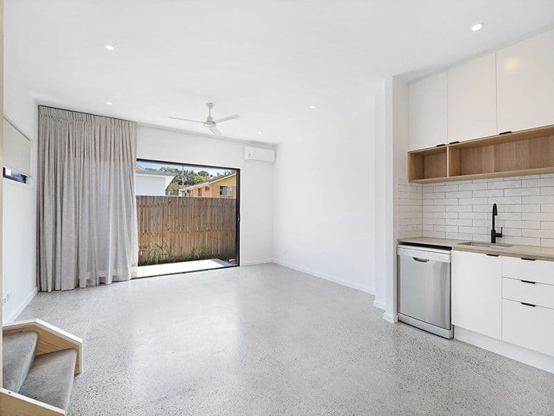 83 Falconer Street, Southport QLD 4215, Southport - Thumbnail 4