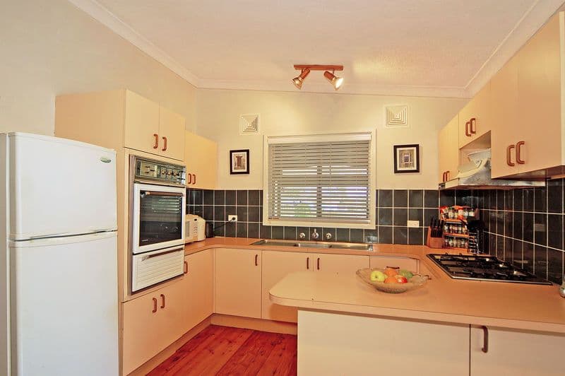 16 Sammat Avenue, BARRACK HEIGHTS NSW 2528, Barrack Heights - Thumbnail 2