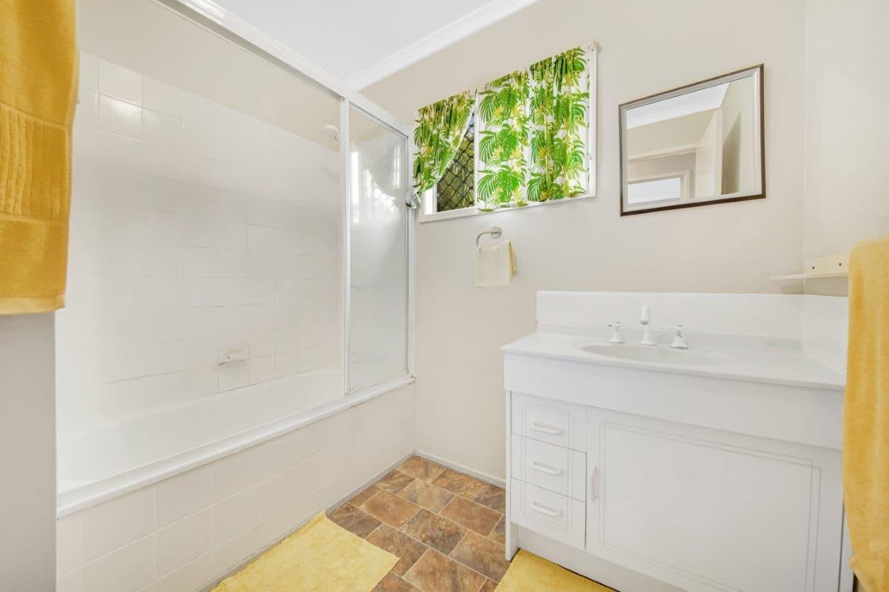 2 Pashley Street, Clinton QLD 4680, Clinton - Thumbnail 6