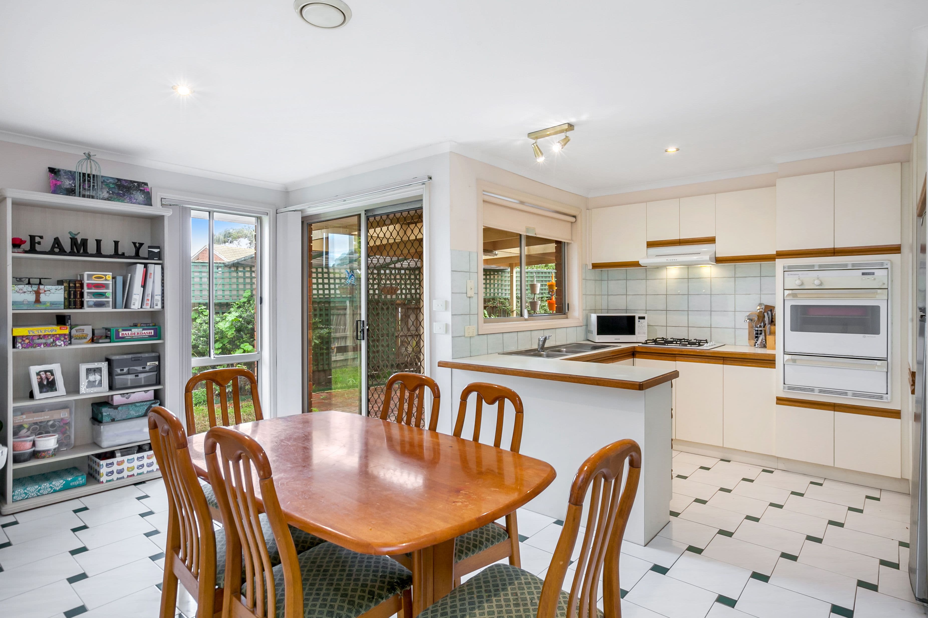 7 Bradley Drive, Mill Park VIC 3082, Mill Park - Thumbnail 3