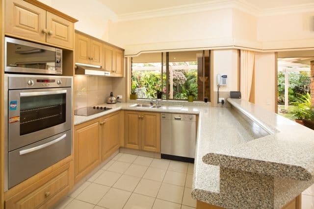 4 Mitcham Place, ROBINA QLD 4226, Robina - Thumbnail 2