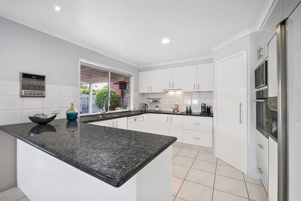 2 Wheatland Crescent, Dingley Village VIC 3172, Dingley Village - Thumbnail 3