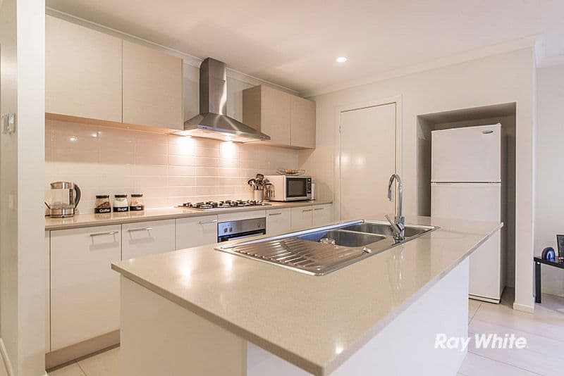 15 Canopy Grove, Cranbourne East VIC 3977, Cranbourne East - Thumbnail 2