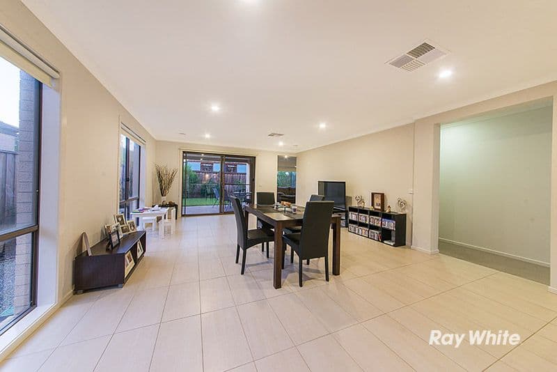 15 Canopy Grove, Cranbourne East VIC 3977, Cranbourne East - Thumbnail 3