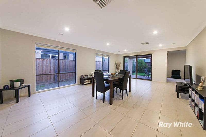 15 Canopy Grove, Cranbourne East VIC 3977, Cranbourne East - Thumbnail 4