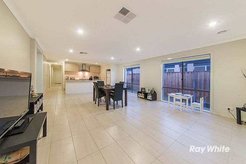 15 Canopy Grove, Cranbourne East VIC 3977, Cranbourne East - Thumbnail 5