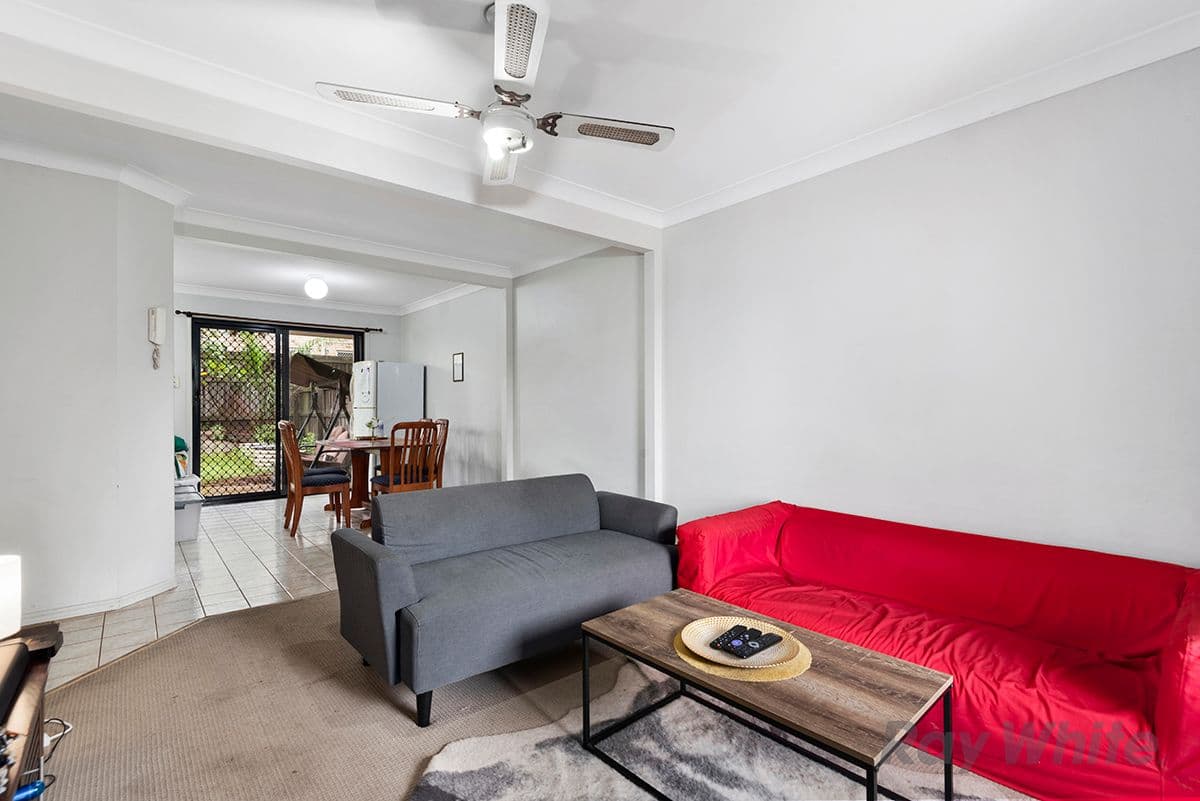 2/108 Mills Street, Altona North - Thumbnail 2