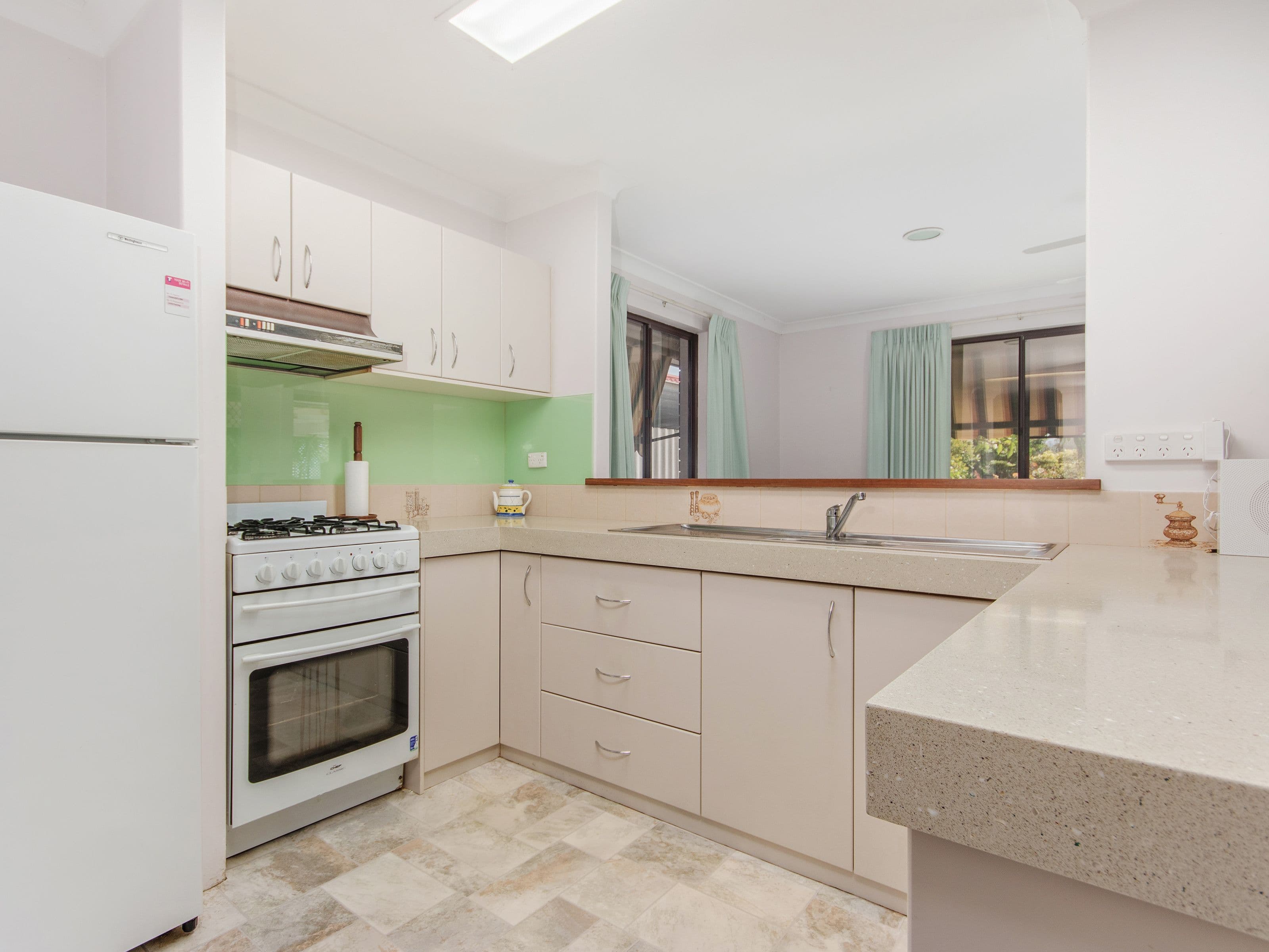 49 Cambridge Crescent, Cooloongup WA 6168, Cooloongup - Thumbnail 4