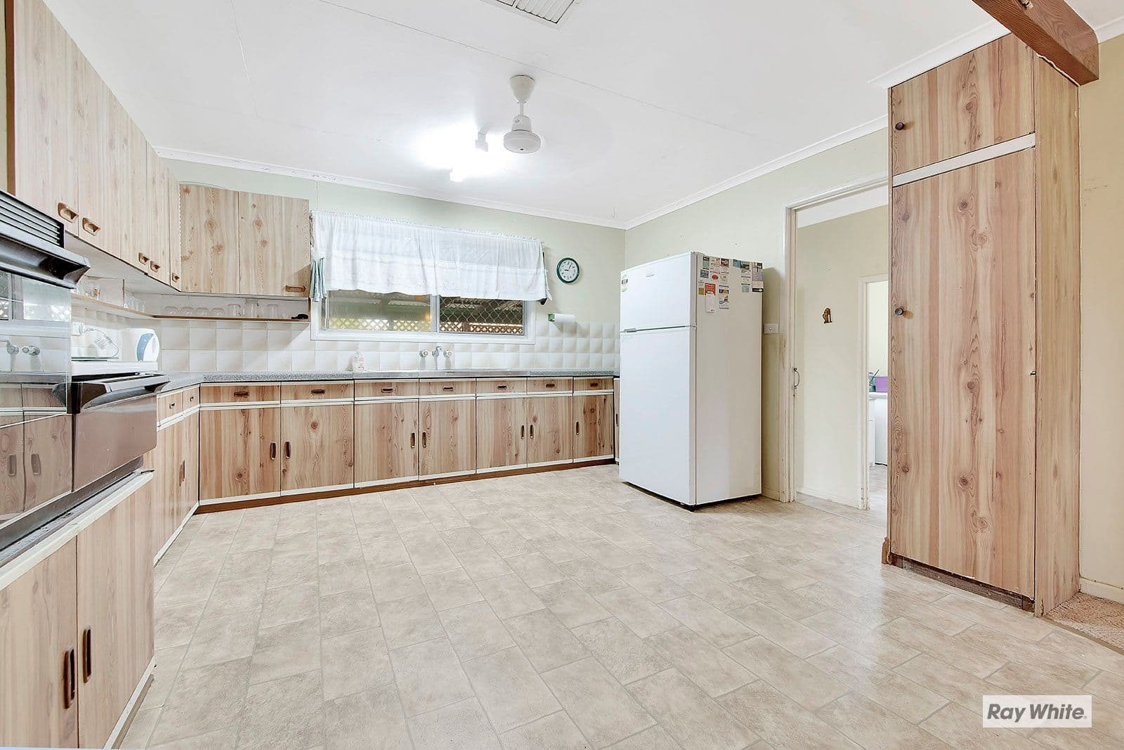 8 Arthur Street, Emu Park QLD 4710, Emu Park - Thumbnail 3