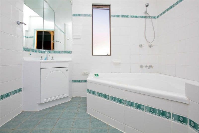 38 Glindemann Drive, HOLLAND PARK QLD 4121, Holland Park - Thumbnail 3