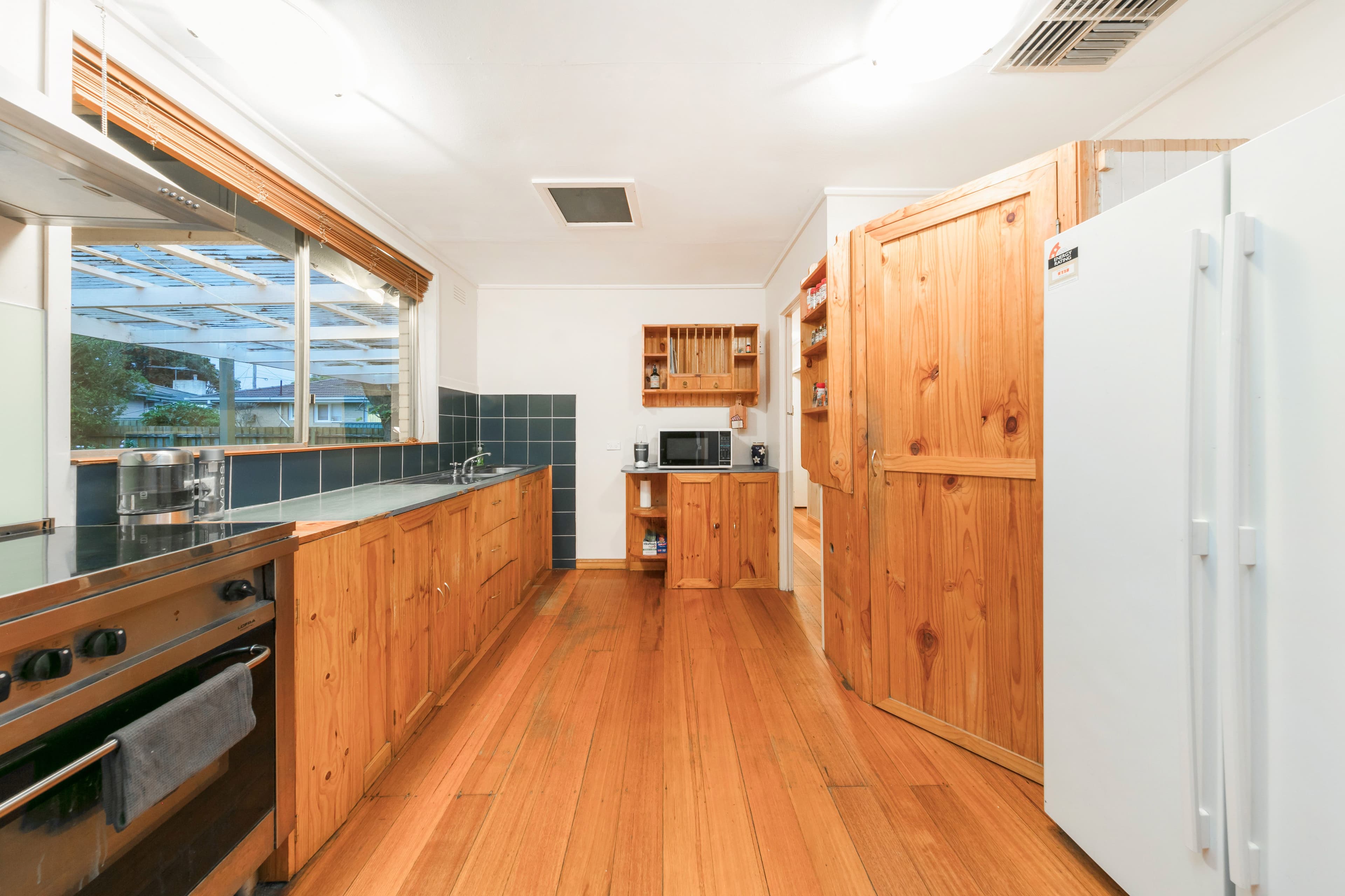 18 Derna Crescent, Frankston VIC 3199, Frankston - Thumbnail 2
