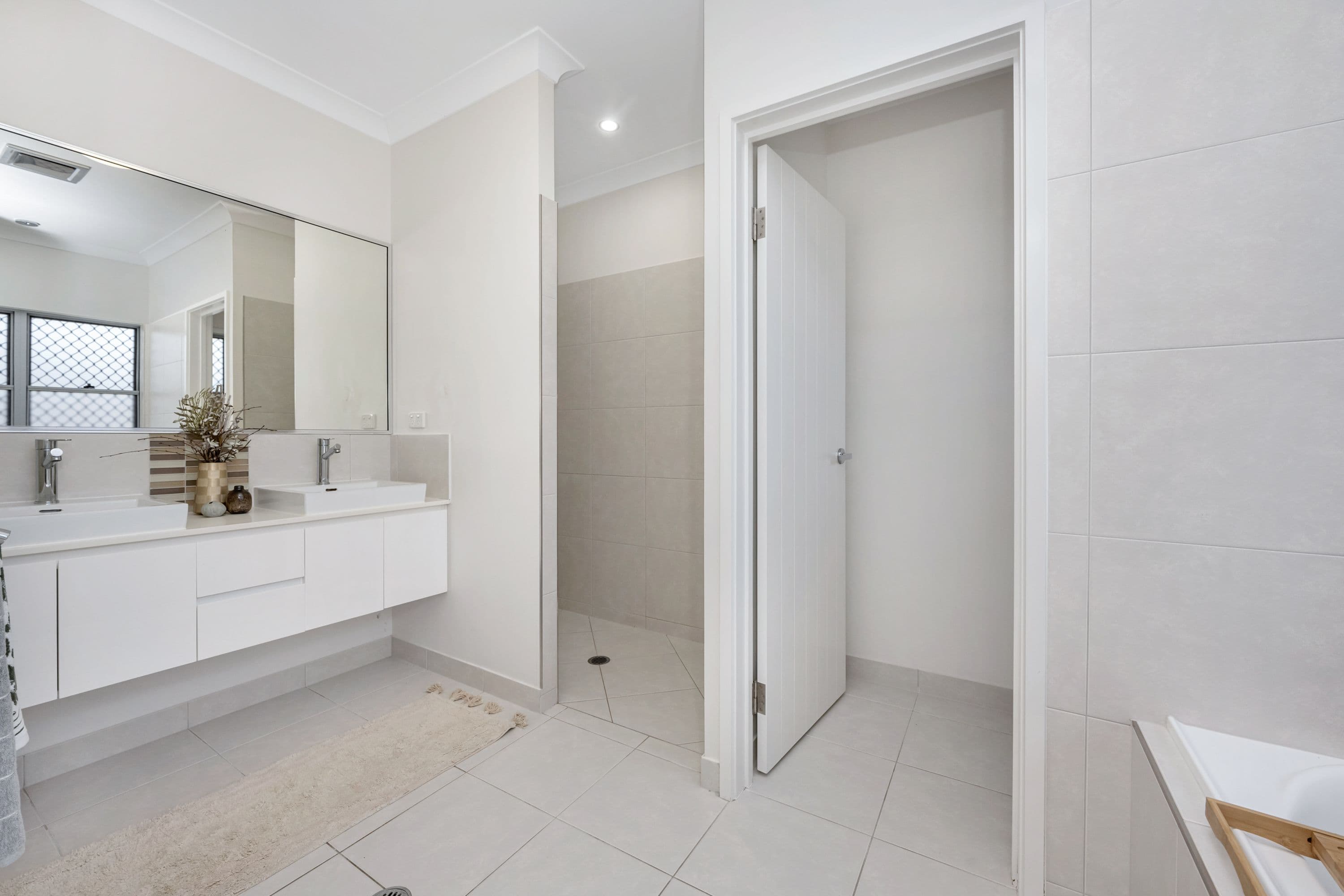 32 Emperor Boulevard, Burdell QLD 4818, Burdell - Thumbnail 8
