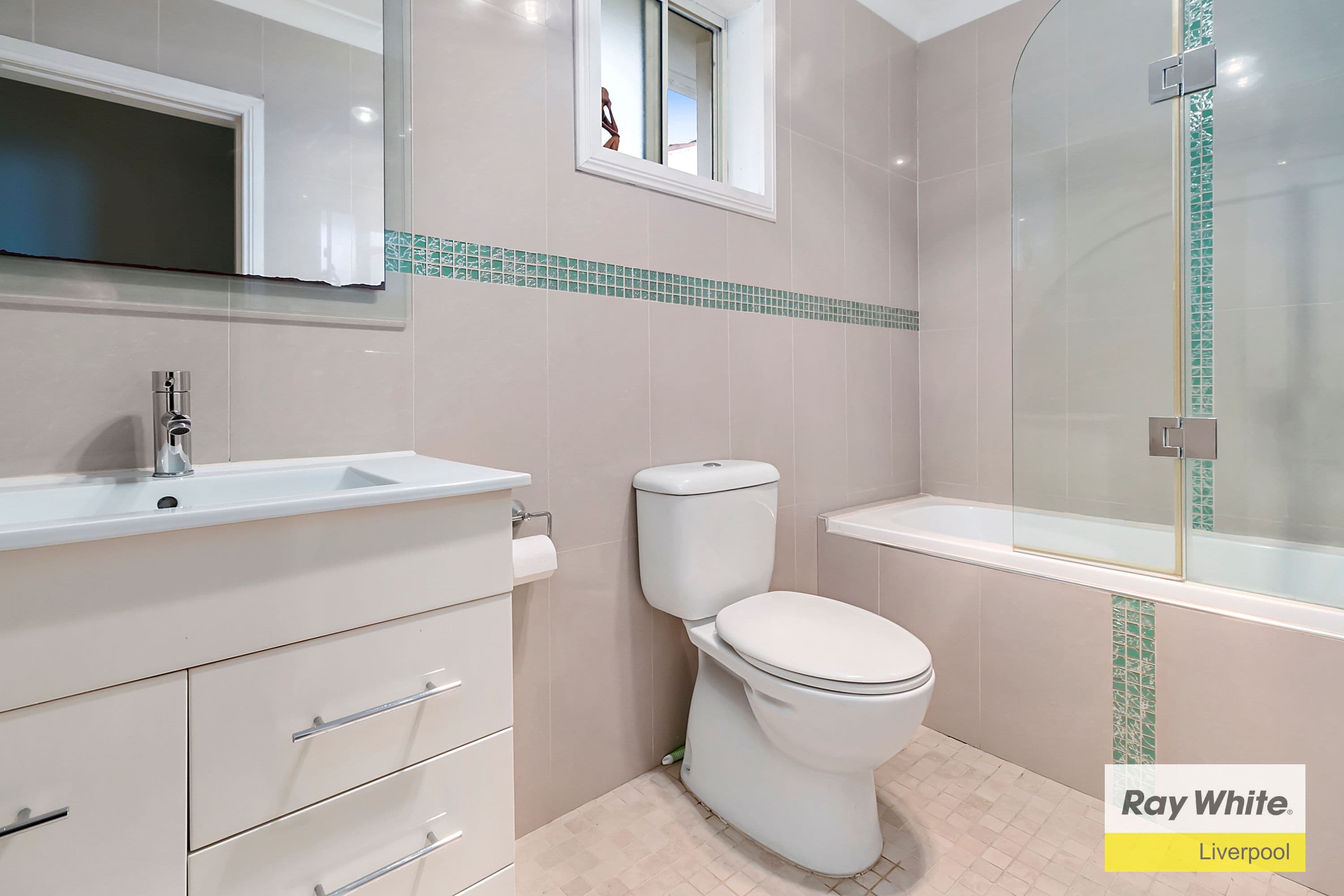 21 Gibson Avenue, Casula - Thumbnail 5