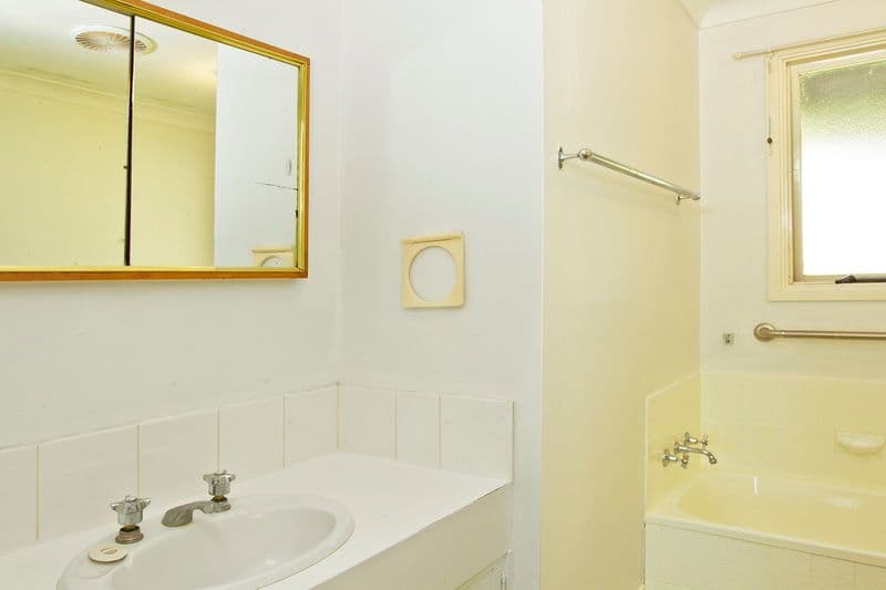 8 Fuschia Crescent, BOMADERRY NSW 2541, Bomaderry - Thumbnail 8