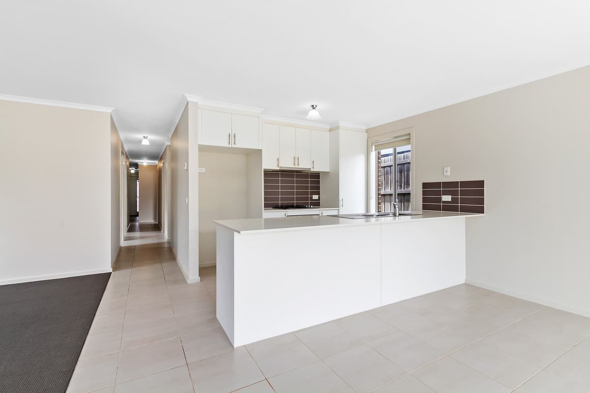 33 Mountain Grey Rise, Morwell VIC 3840, Morwell - Thumbnail 2