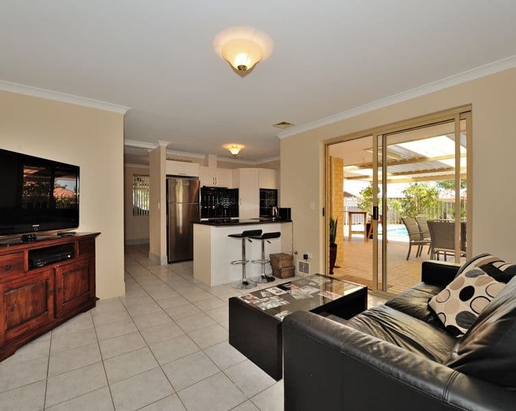 2 Tampico Court, SAFETY BAY WA 6169, Safety Bay - Thumbnail 4