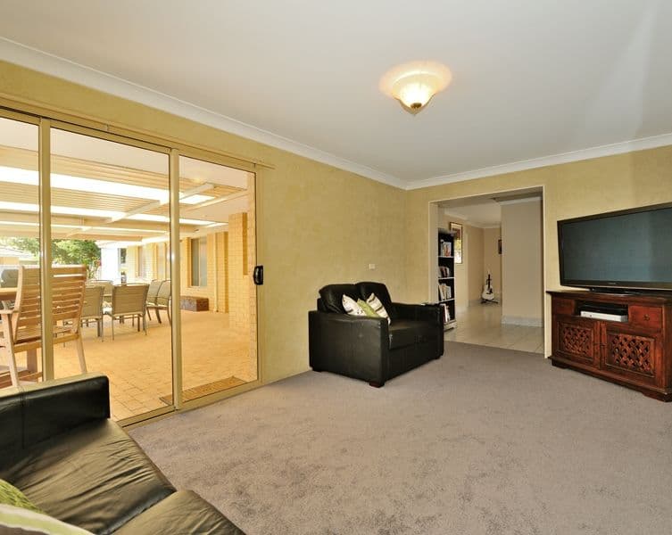 2 Tampico Court, SAFETY BAY WA 6169, Safety Bay - Thumbnail 8