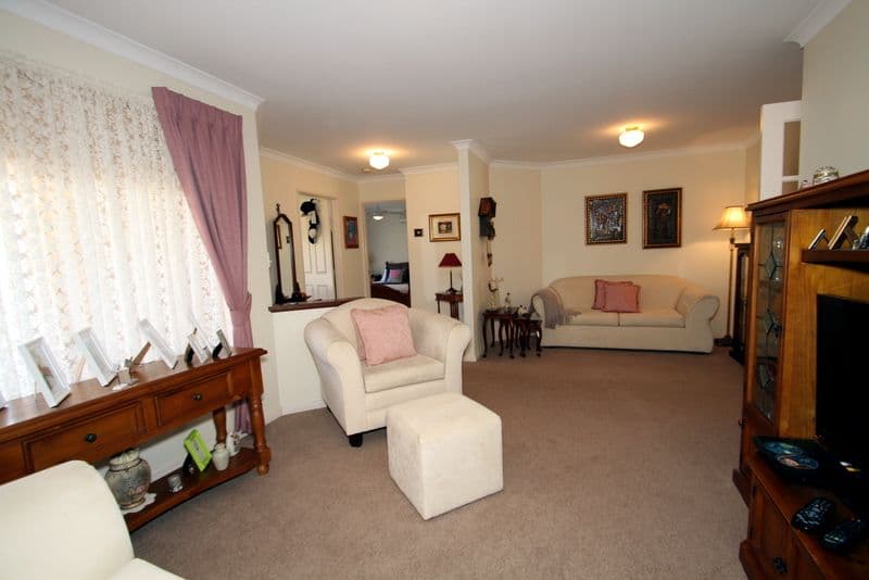 31 Roscommon Crescent, ORELIA WA 6167, Orelia - Thumbnail 8