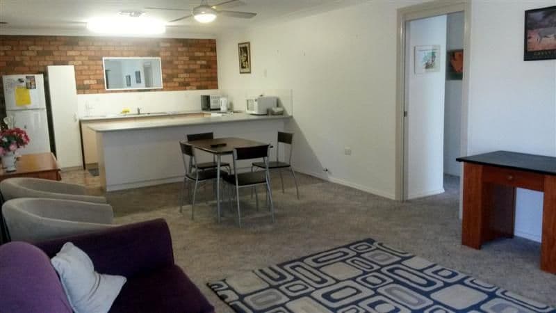 8 Furlong Street, Dubbo NSW 2830, Dubbo - Thumbnail 2