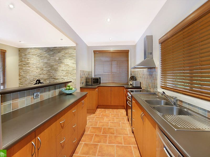 18 Stanley Avenue, Farmborough Heights - Thumbnail 5