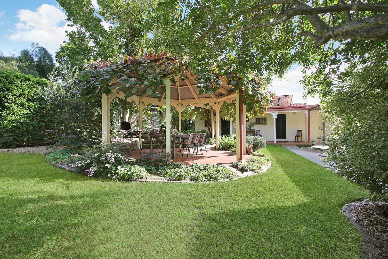 671 Pearsall Street, Lavington NSW 2641, Lavington - Image 1
