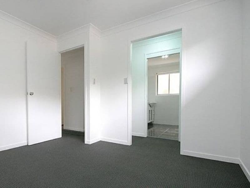 11 Balaton Street, RIVERHILLS QLD 4074, Riverhills - Thumbnail 3
