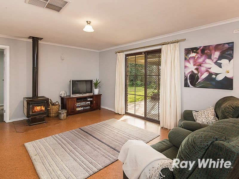 17 Wolf Avenue, Strathalbyn SA 5255, Strathalbyn - Thumbnail 2