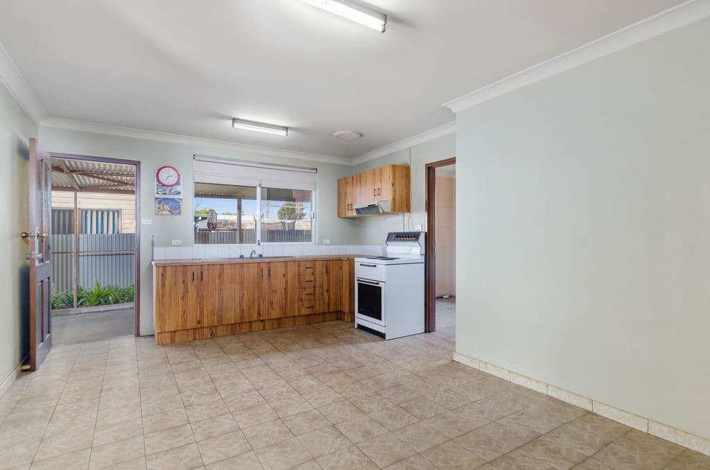 17 Barellan Avenue, Dapto - Thumbnail 7