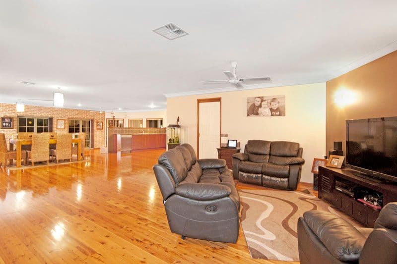 59 Elizabeth Bay Drive, LAKE MUNMORAH NSW 2259, Lake Munmorah - Thumbnail 2
