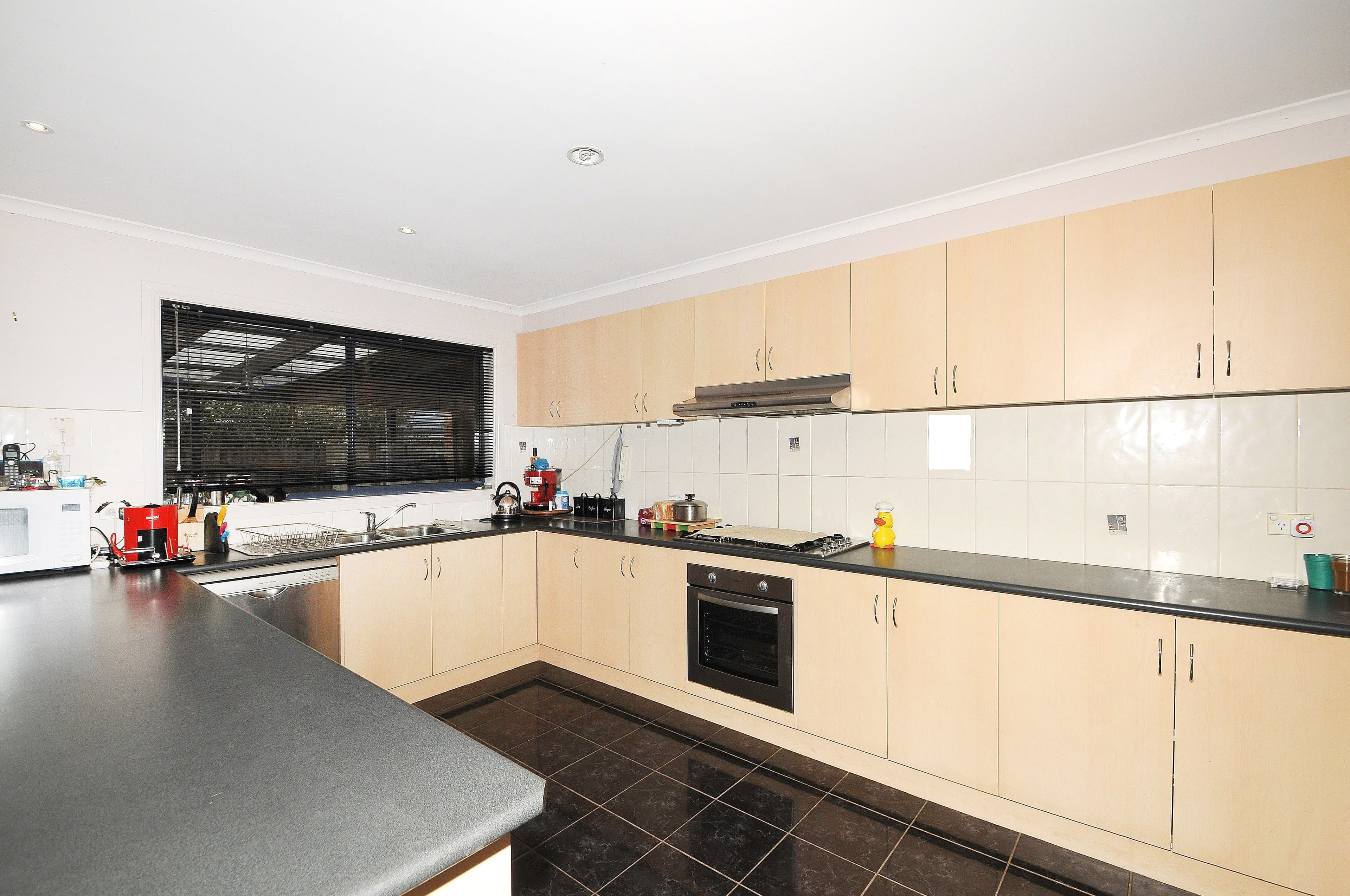 16 Clancy Crescent, Carrum Downs VIC 3201, Carrum Downs - Thumbnail 7