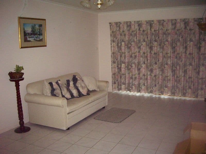 24 Livingstone Street, AVENEL VIC 3664, Avenel - Thumbnail 3