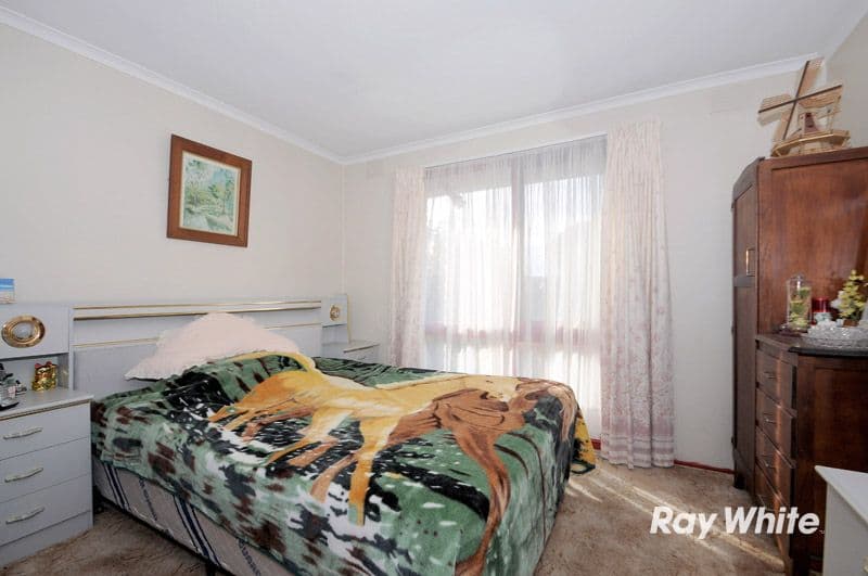 2 Valma Avenue, CRANBOURNE VIC 3977, Cranbourne - Thumbnail 4