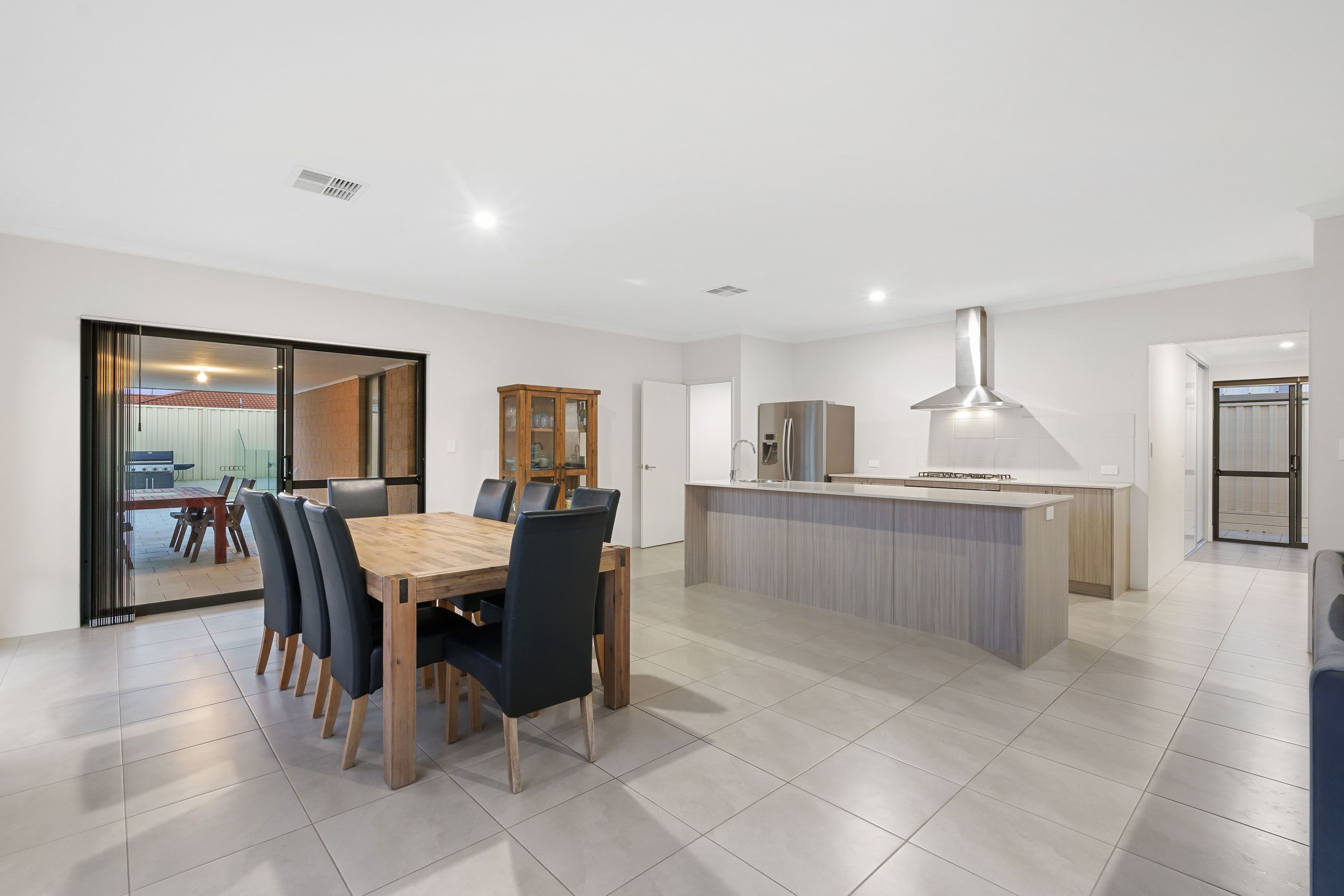 6 Pirianda Close, Clarkson WA 6030, Clarkson - Thumbnail 3