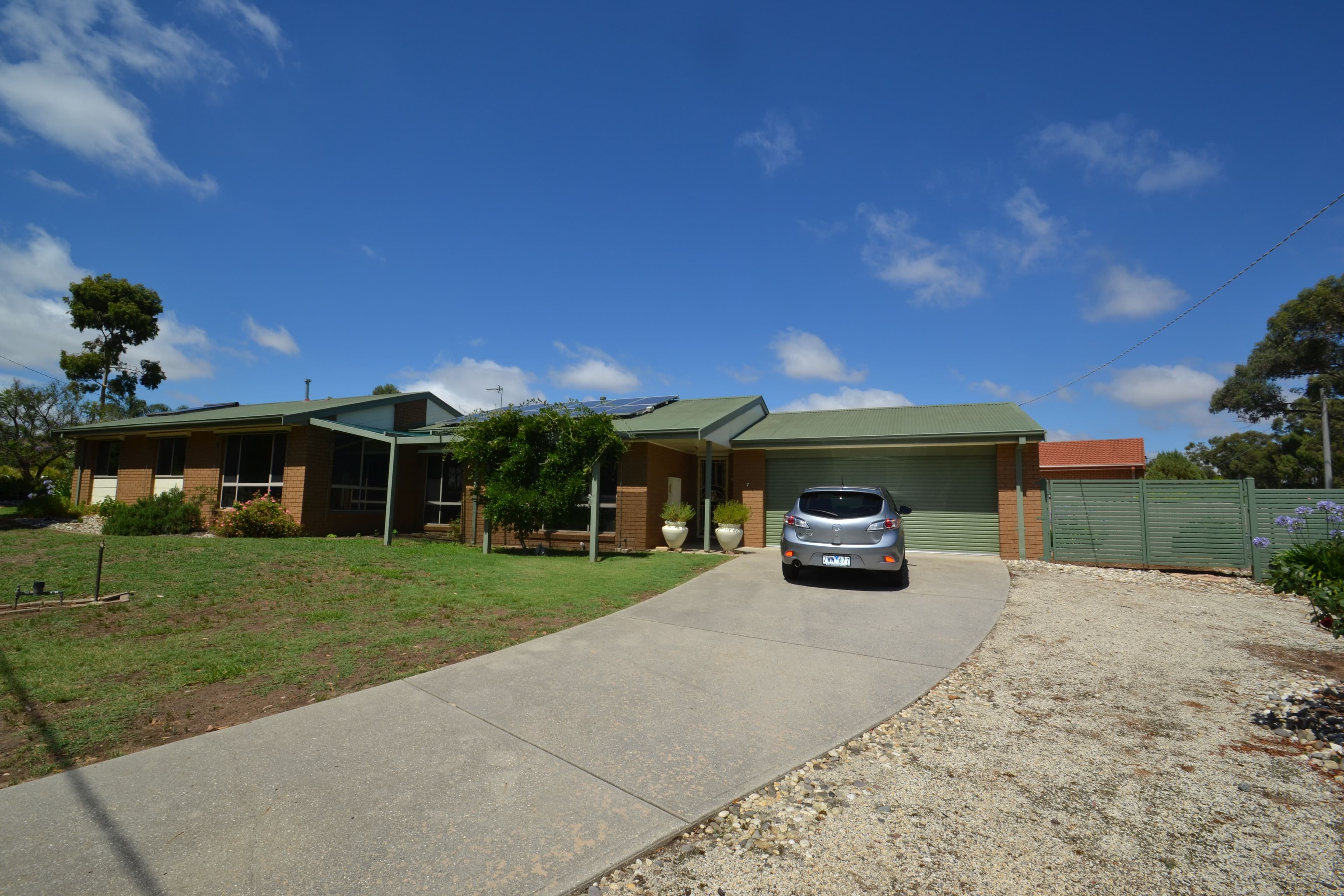 7 Foley Avenue, Seymour VIC 3660, Seymour - Thumbnail 2