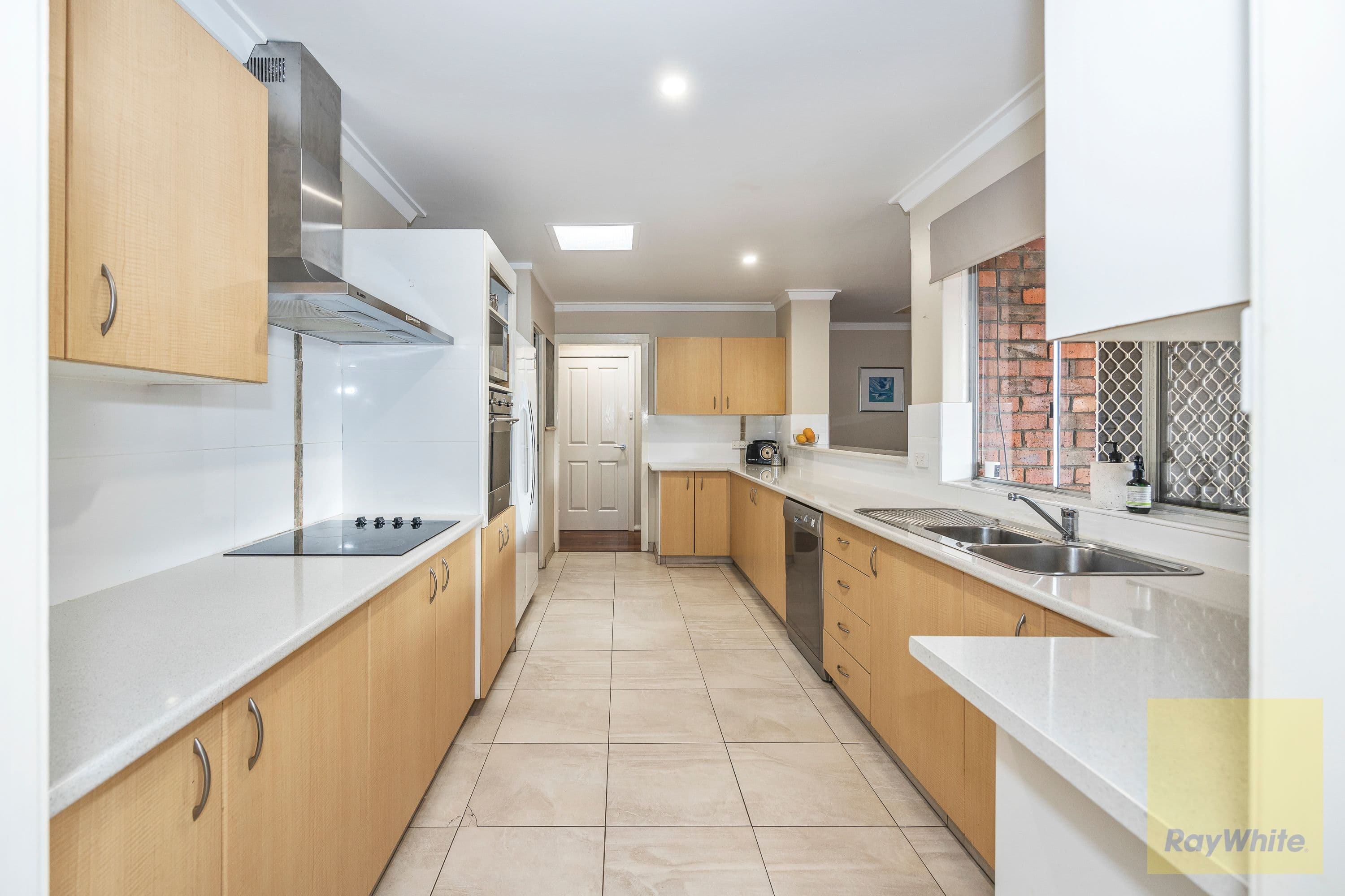 98 Lesmurdie Road, Lesmurdie WA 6076, Lesmurdie - Thumbnail 3