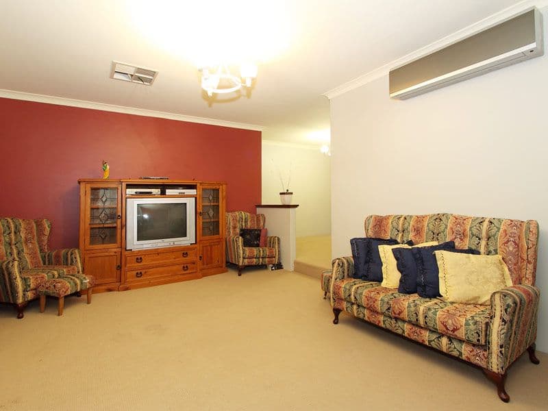 367 Summerlakes Parade, BALLAJURA WA 6066, Ballajura - Thumbnail 2