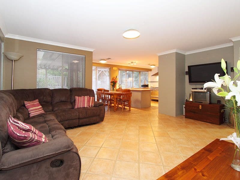367 Summerlakes Parade, BALLAJURA WA 6066, Ballajura - Thumbnail 4