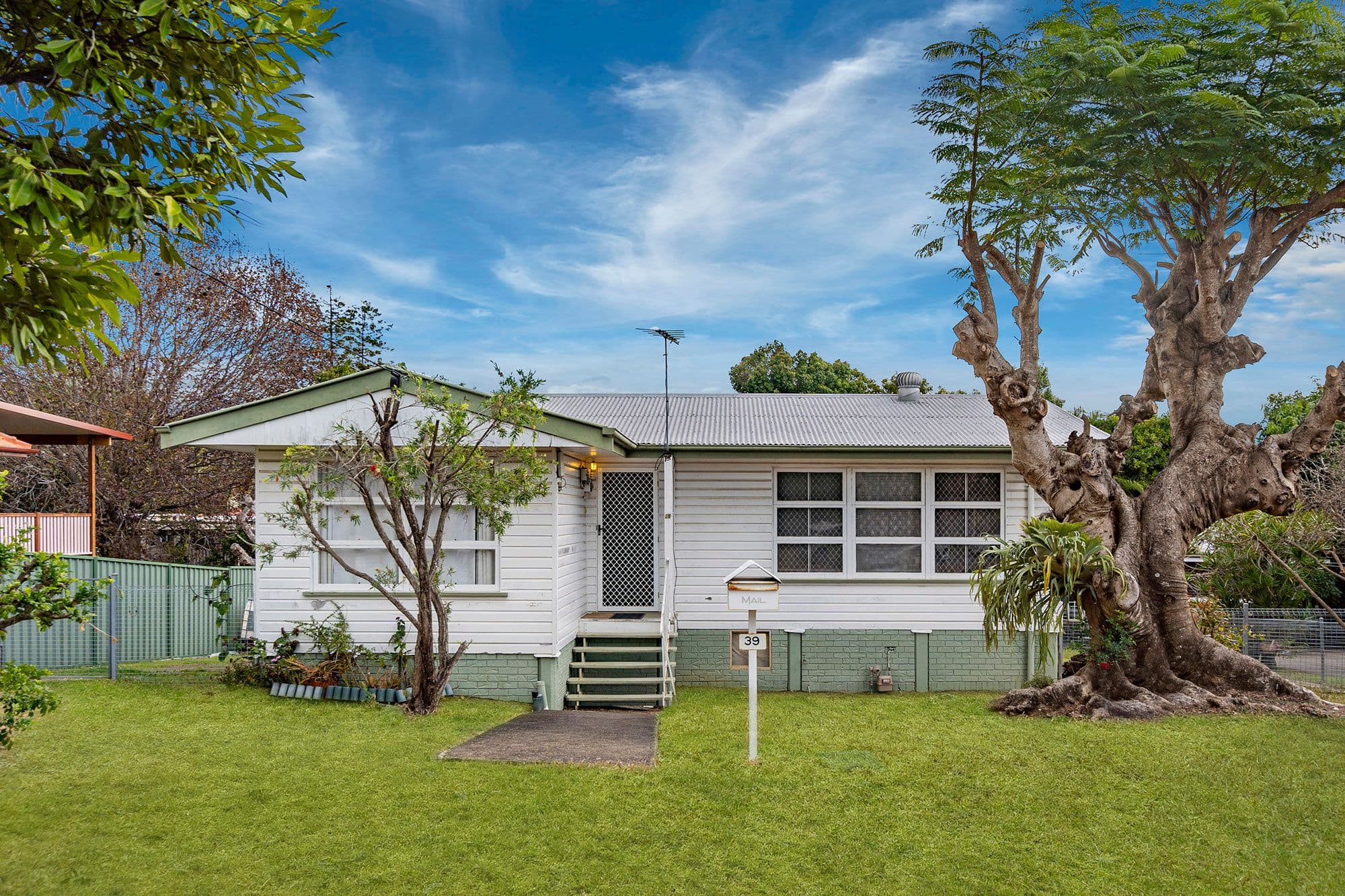 39 Wemvern Street, Upper Mount Gravatt QLD 4122, Upper Mount Gravatt - Thumbnail 2