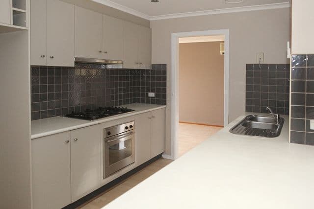 13 Strickland Avenue, HOPPERS CROSSING VIC 3029, Hoppers Crossing - Thumbnail 2