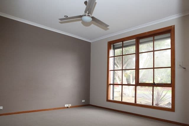 13 Strickland Avenue, HOPPERS CROSSING VIC 3029, Hoppers Crossing - Thumbnail 4