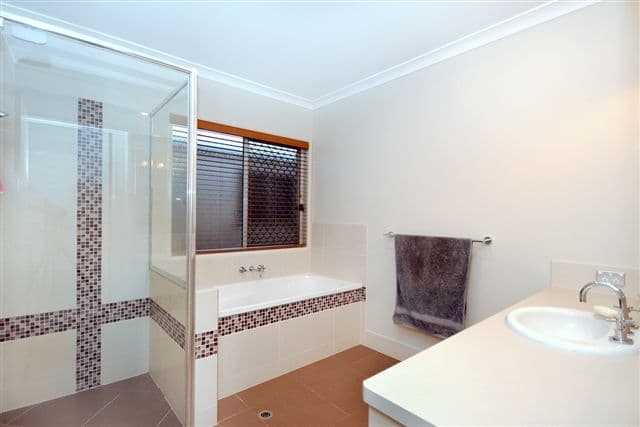19 Banksdale Drive, MIDDLE RIDGE QLD 4350, Middle Ridge - Thumbnail 6
