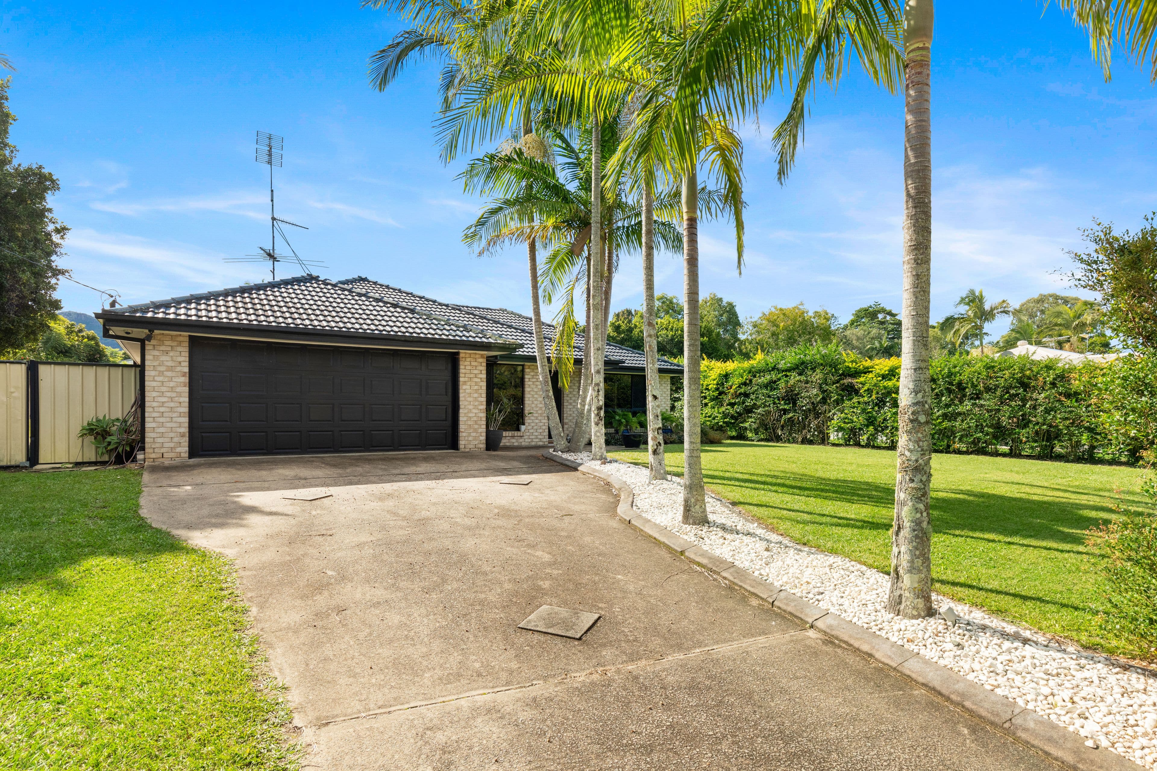 7 Parkview Road, Glass House Mountains QLD 4518, Glass House Mountains - Thumbnail 2