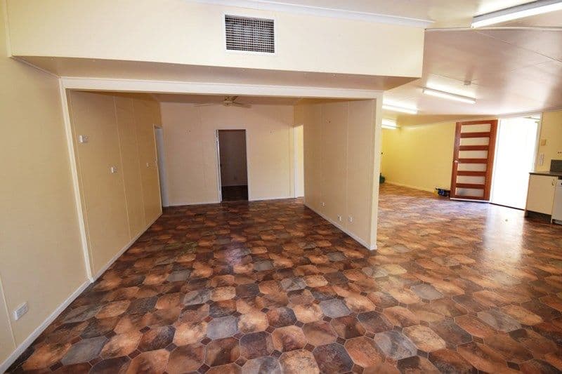 121 Wren Street, Longreach QLD 4730, Longreach - Thumbnail 3