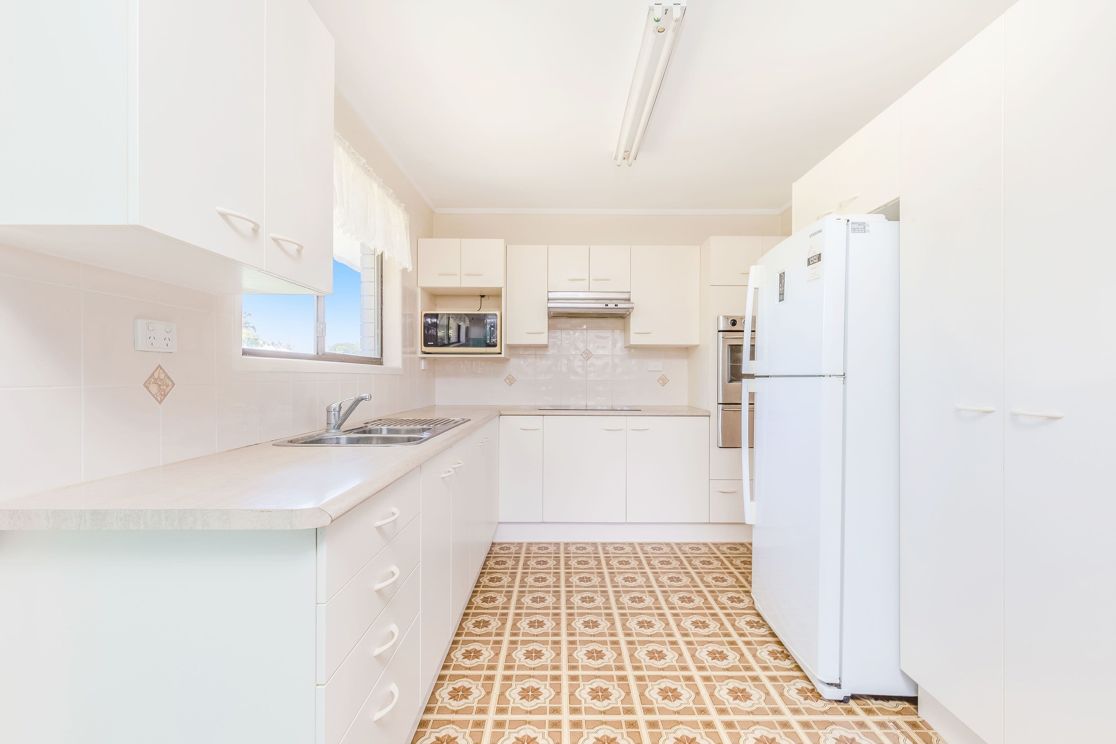 25 Aloomba Court, Redcliffe QLD 4020, Redcliffe - Thumbnail 2