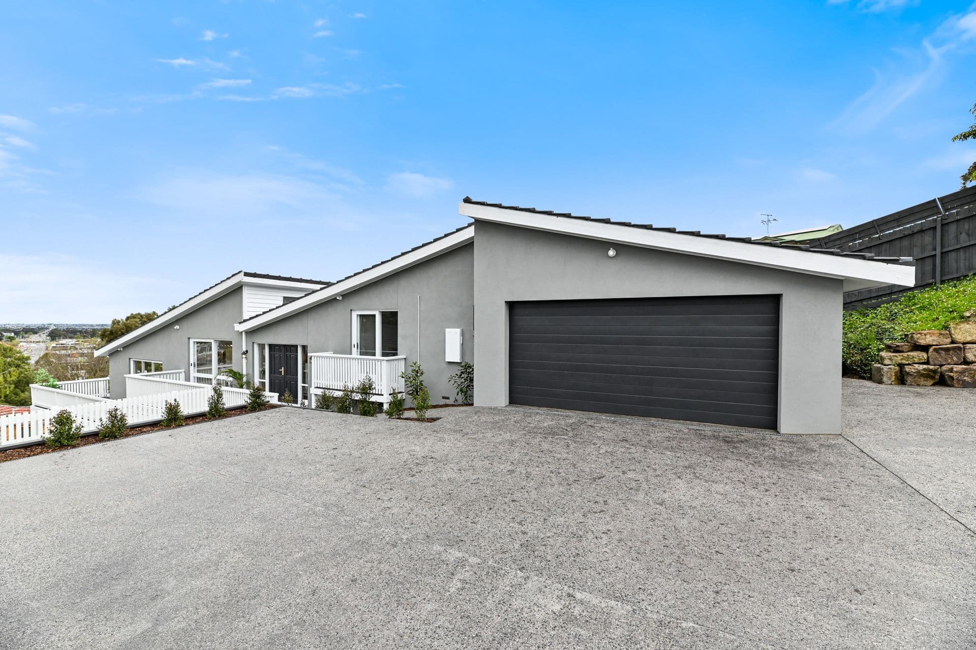 27 Kramer Drive, Berwick VIC 3806, Berwick - Thumbnail 2