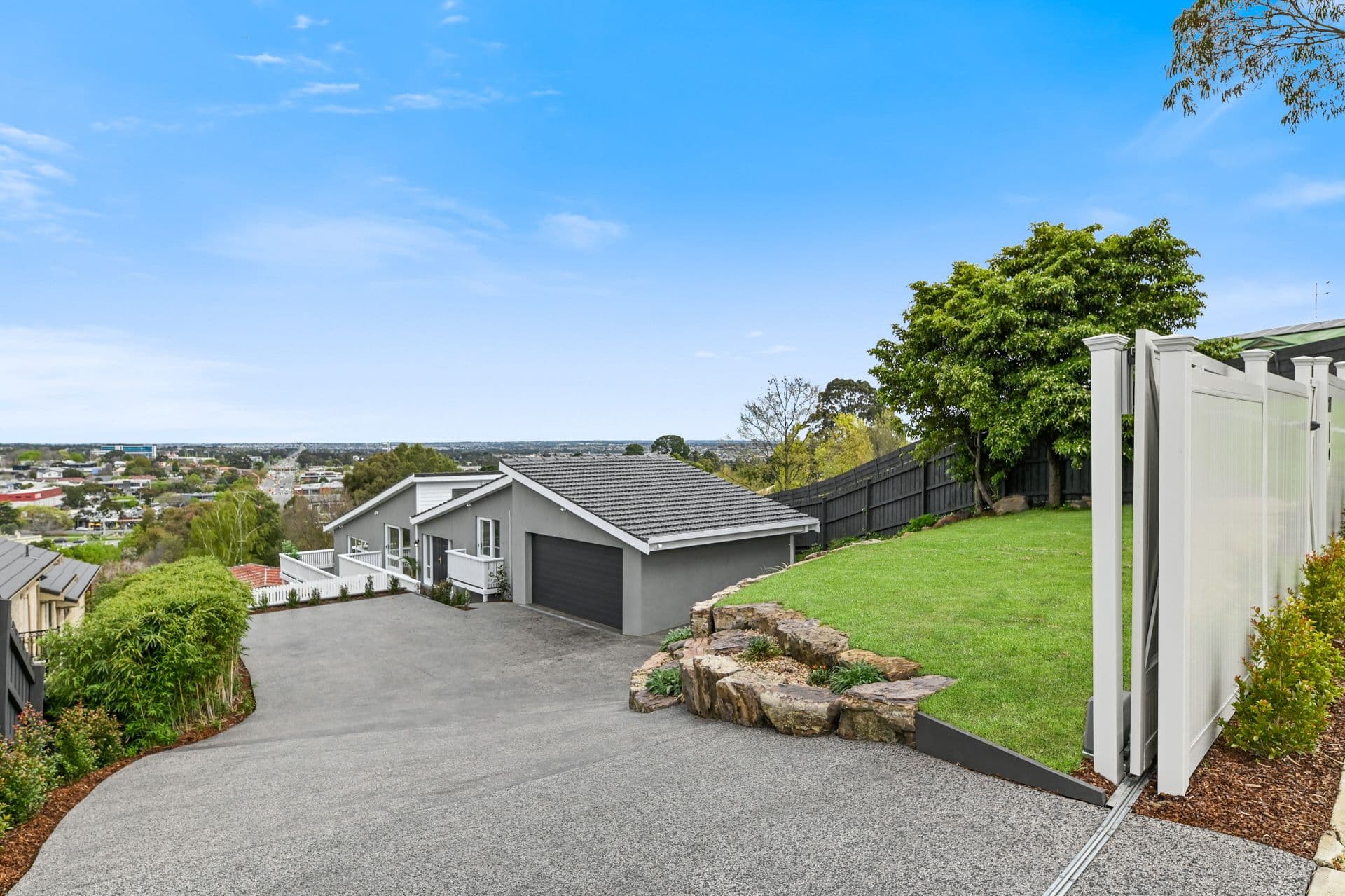 27 Kramer Drive, Berwick VIC 3806, Berwick - Thumbnail 3